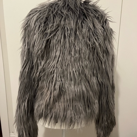 GRAY SHAGGY FAUX FUR COAT - Picture 3 of 7